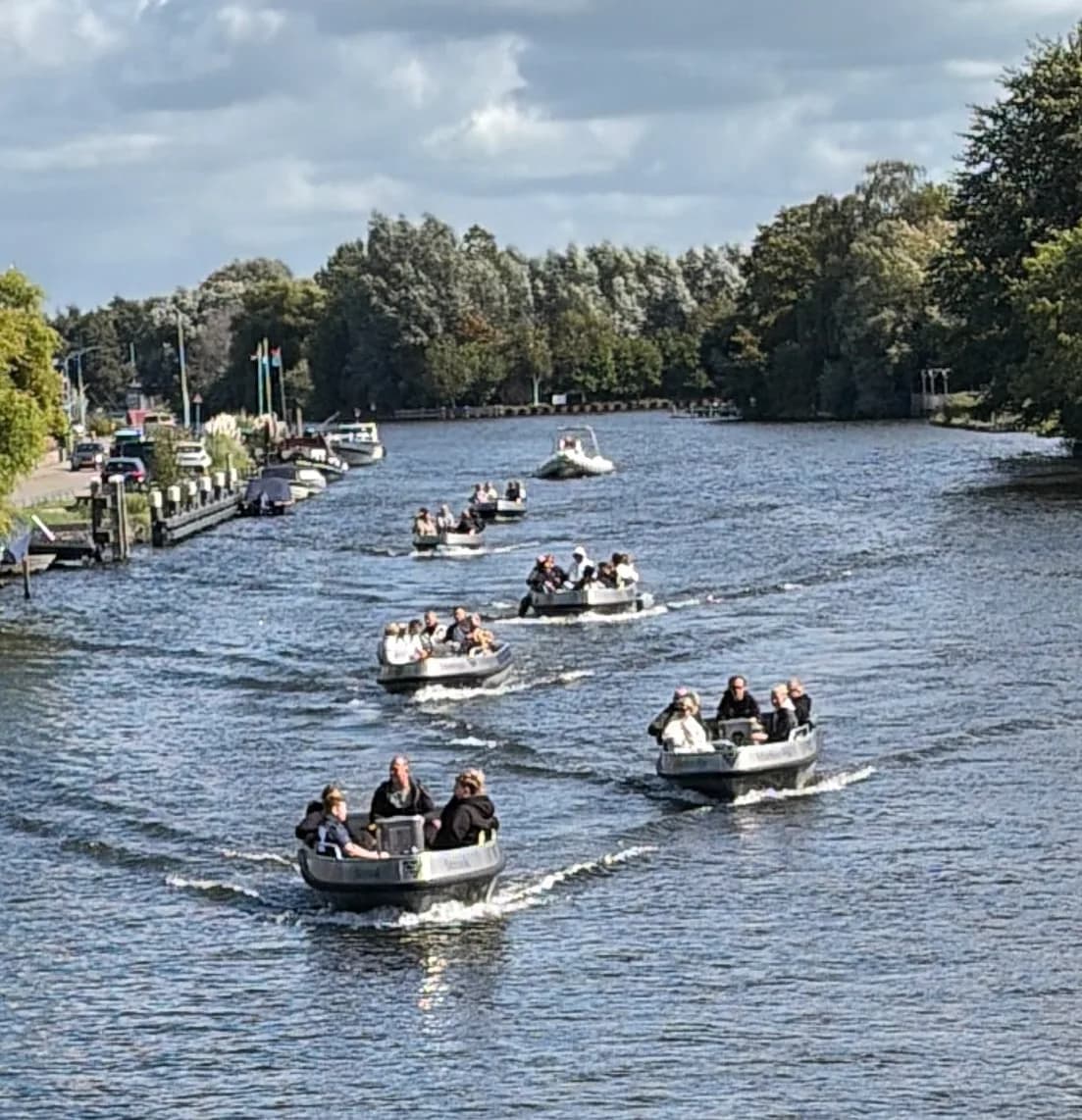 Onze aluminium visboten op weg naar de Westeinderplassen